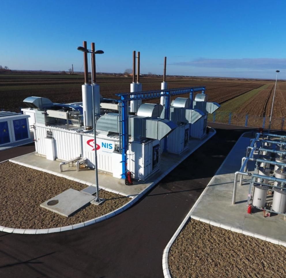 Containerized power plant on a gas field